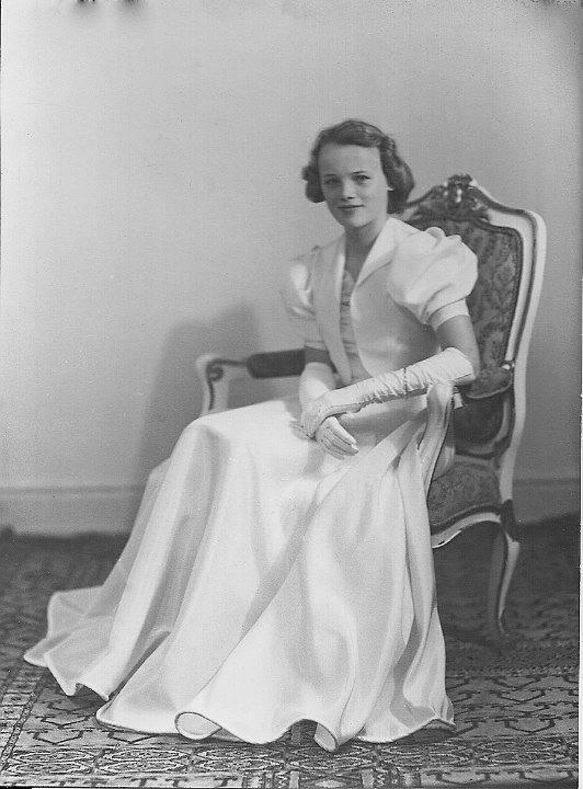 Vivi som konfirmandinde  1938  